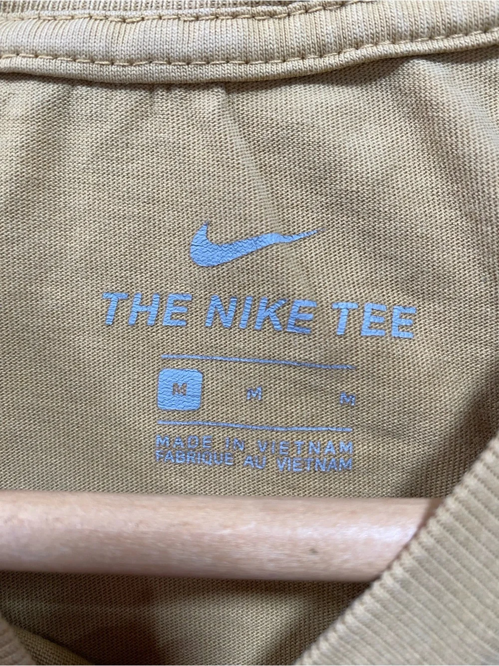 Nike SB Patch Logo Tan Skateboard Short Sleeve T-Shirt Men’s Size M The Nike Tee